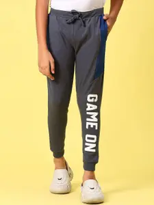 V-Mart Boys Printed Cotton Mid-Rise Joggers
