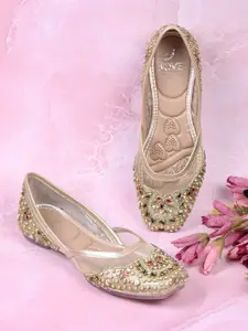 Jove Women Embellished Ethnic Mojaris Flats