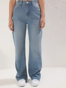 Trendyol Women Relexed Fit Mid-Rise Clean Look Heavy Fade Jeans