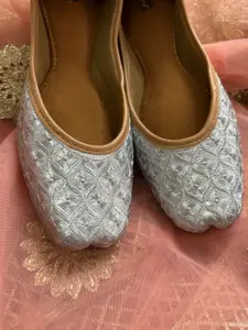 DESI COLOUR Women Woven Design Ethnic Mojaris Flats