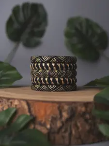 Taasha Craft Set Of 5 Threads Bangles