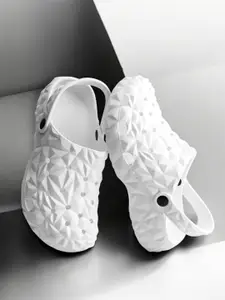 The Roadster Lifestyle Co Men Diamond Cut Lightweight Clogs