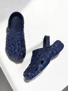 The Roadster Lifestyle Co Men Diamond Cut Lightweight Clogs