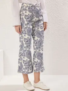 Trendyol Women Printed Regular Fit Mid-Rise Cropped Jeans