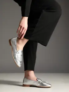 Kenneth Cole Leather Women Leather Loafers With Cut-Out Details