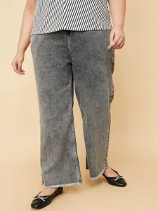 max Women Mid-Rise Straight Fit Clean Look Heavy Fade Jeans