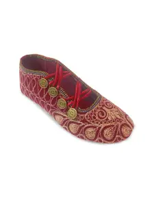 Apratim Women Printed Fashion Mojaris Flats