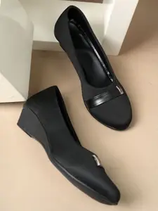 Walkfree Women Wedge Pumps with Bows