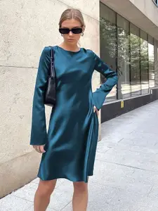 bebe Solid Boat Neck Sheath Knee Length Dress