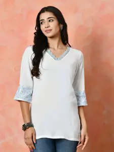 Sangria Women Floral Embroidered Straight Kurti