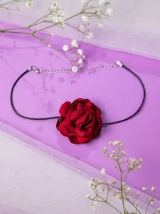 Niscka Floral Shaped Necklace