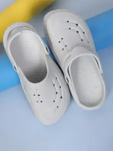 Style Height Men Self Design Clogs