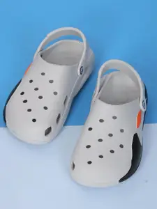 Style Height Men Self Design Clogs