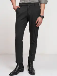 HIGHLANDER Men Checked Comfort Slim Fit Trousers