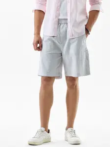 Snitch Men Light Grey Mid-Rise Regular Fit Shorts