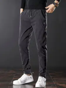 The Roadster Lifestyle Co. Men Regular Fit Mid-Rise Cotton Jeans