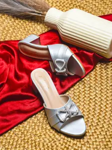 DressBerry Party Block Sandals with Bows