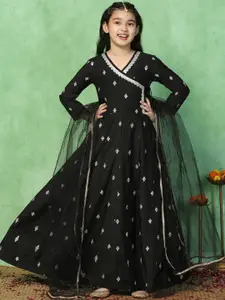 FASHION DREAM Girls Embroidered V-Neck Fit & Flare Ethnic Dress With Dupatta