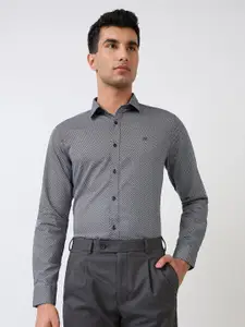 Raymond Pure Cotton Cutaway Collar Full Sleeve Regular Fit Formal Shirt