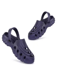 DRACKFOOT Men Self Design Clogs