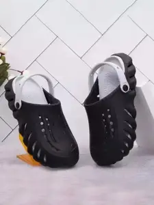 PENNEN Men Clogs Flip Flops