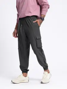 glitchez Men Relaxed Fit Cargo-Style Joggers