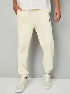 max Boys Solid Regular Fit Trousers