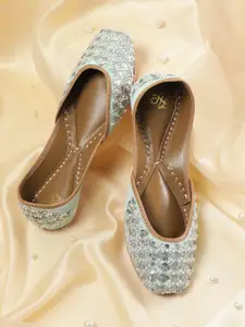 House of Pataudi Women Ethnic Embellished Mojaris