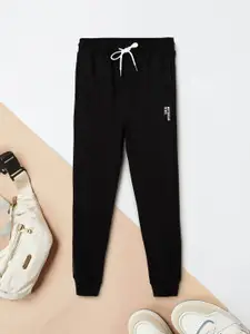 max Boys Solid Regular Fit Mid-Rise Flat-Front Cotton Joggers Trousers