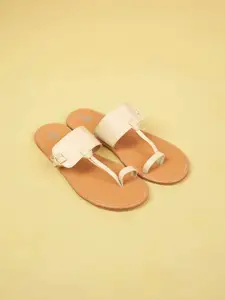 THE MADRAS TRUNK Women Solid Synthetic One Toe Flats