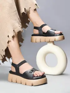 SHUZ TOUCH Women Platform Sandals