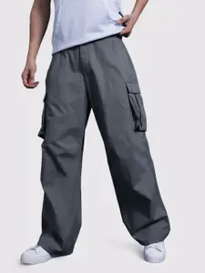 The Roadster Lifestyle Co. Men Pure Cotton Self-Checked Parachute Fit Cargos