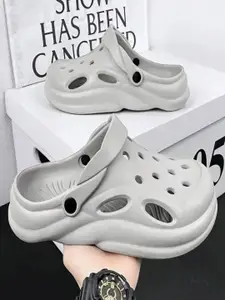 KNIEVL Men Self Design Clogs