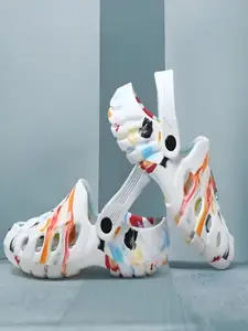 KNIEVL Men Printed Clogs