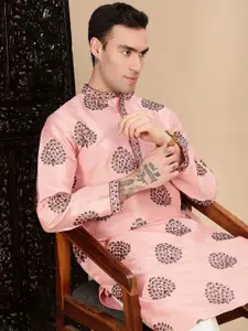 House of Pataudi Men Embroidered Sequins Straight Kurta