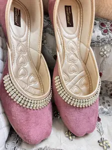 DESI COLOUR Women Embellished Ethnic Round Toe Mojaris Flats