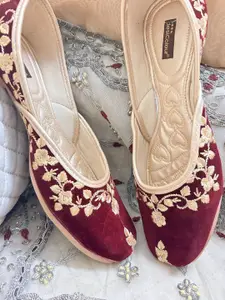 DESI COLOUR Women Woven Design Round Toe Ethnic Embellished Mojaris