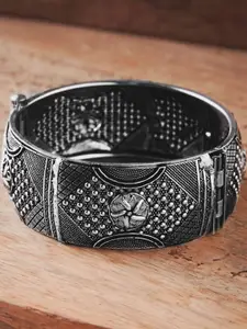 Anouk Sangria Oxidised Silver-Plated German Silver Handcrafted Bangle