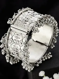 Anouk Sangria German Silver Plated & Floral Textured Geometric Shaped Bangle