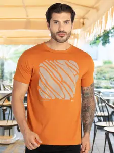 Status Quo Men Typography Printed Raw Edge T-shirt