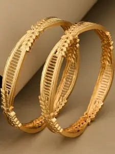 Anouk set of 2  gold plated & leaf- shaped- textured classic  bangles
