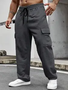 The Modern Soul Men Cotton Relaxed-Fit Mid-Rise Cargo Track Pant