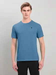 Technosport Men Antimicrobial Pockets Slim Fit T-shirt