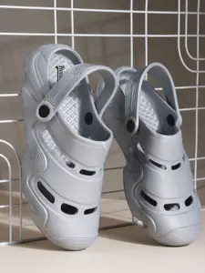 The Roadster Lifestyle Co. Men Self Design Comfortable Clogs