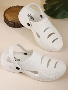 The Roadster Lifestyle Co. Men Self Design Clogs