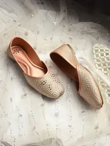 KARADDI Women Embellished Mojaris