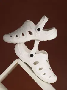 The Roadster Lifestyle Co. Men Comfortable Clogs