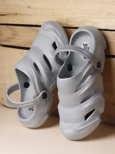 The Roadster Lifestyle Co. Men Self Design Comfortable Clogs