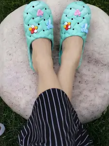 Kook N Keech Women Rubber Sliders