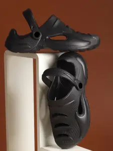 The Roadster Lifestyle Co. Men Comfortable Clogs